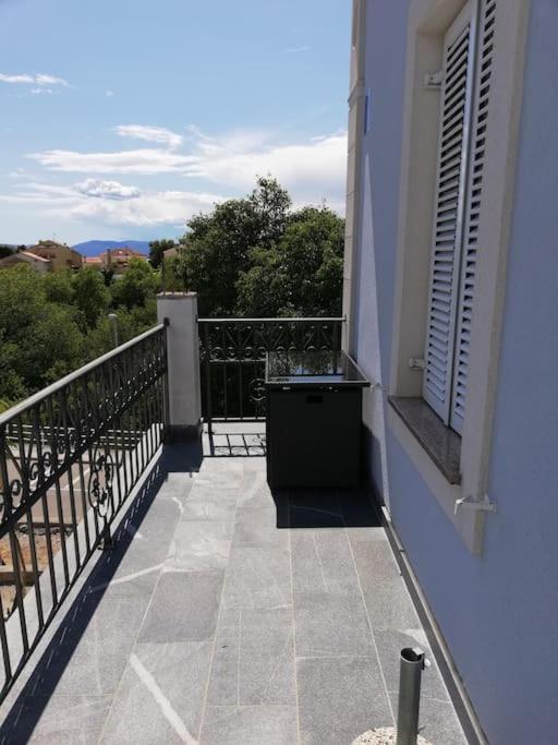 Villa Ajda - Orange Room Omišalj Exterior foto